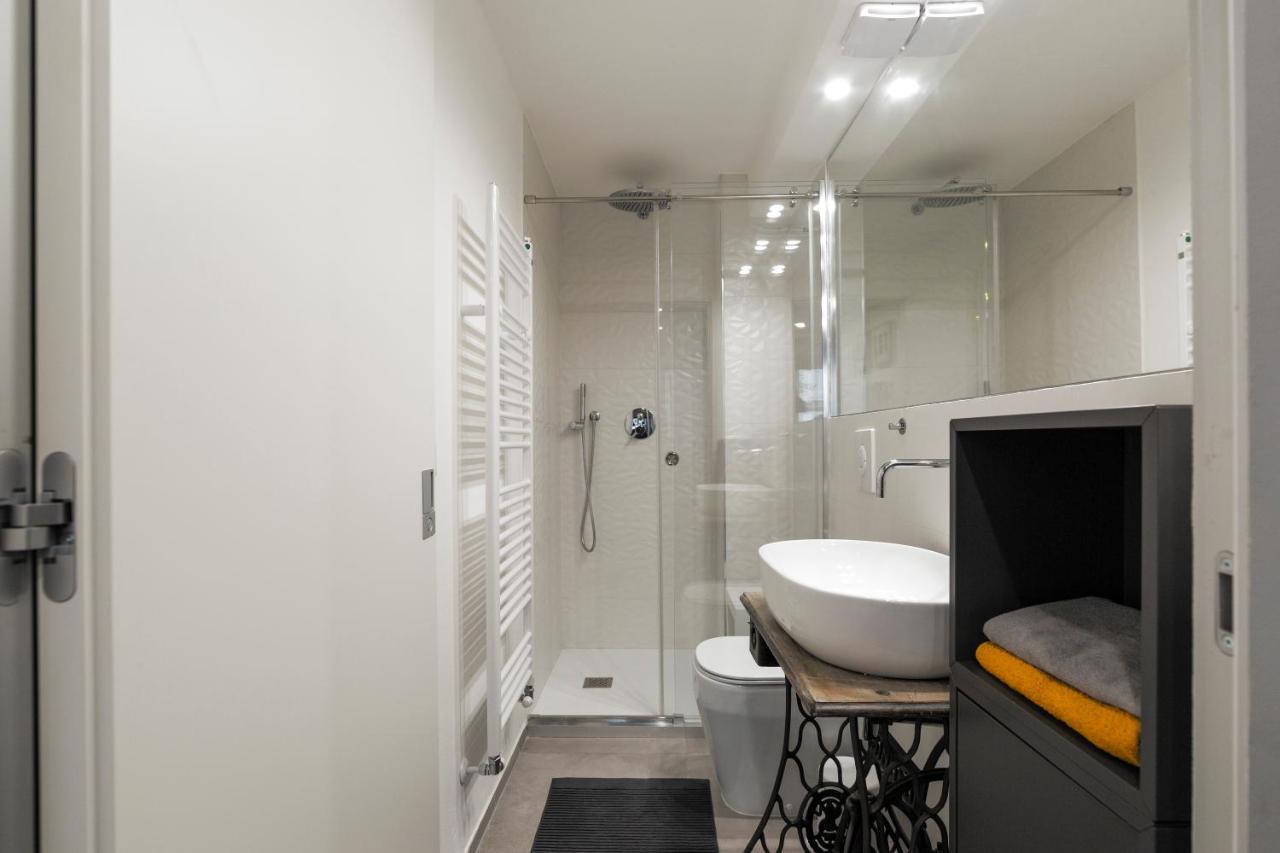 Апартаменты La Pampa New & Fully Refurbished Apt Милан Экстерьер фото